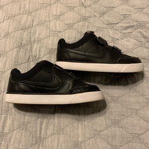 Nike Court Boroughs Low 2. Size 9C.